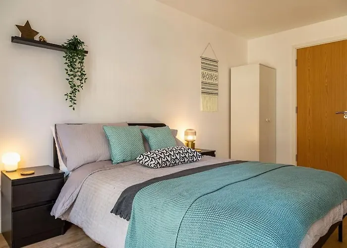 Natural Light City Center Pad