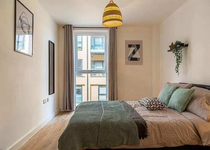 Natural Light City Center Pad