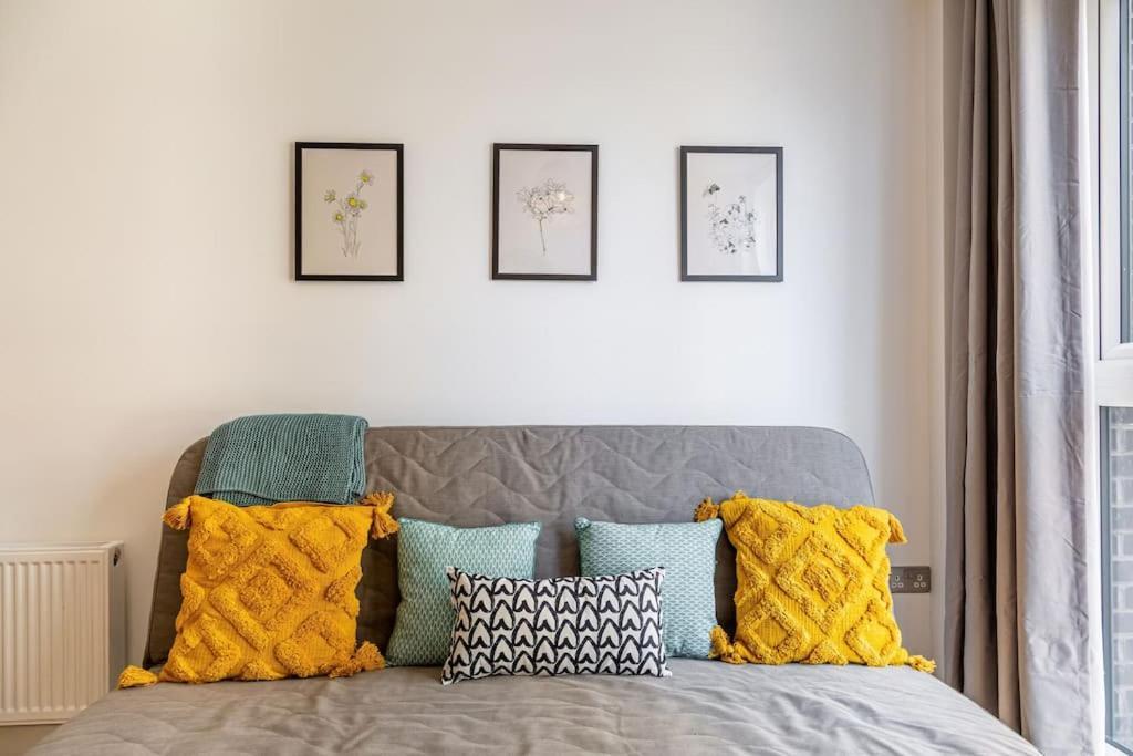 Natural Light Center Pad